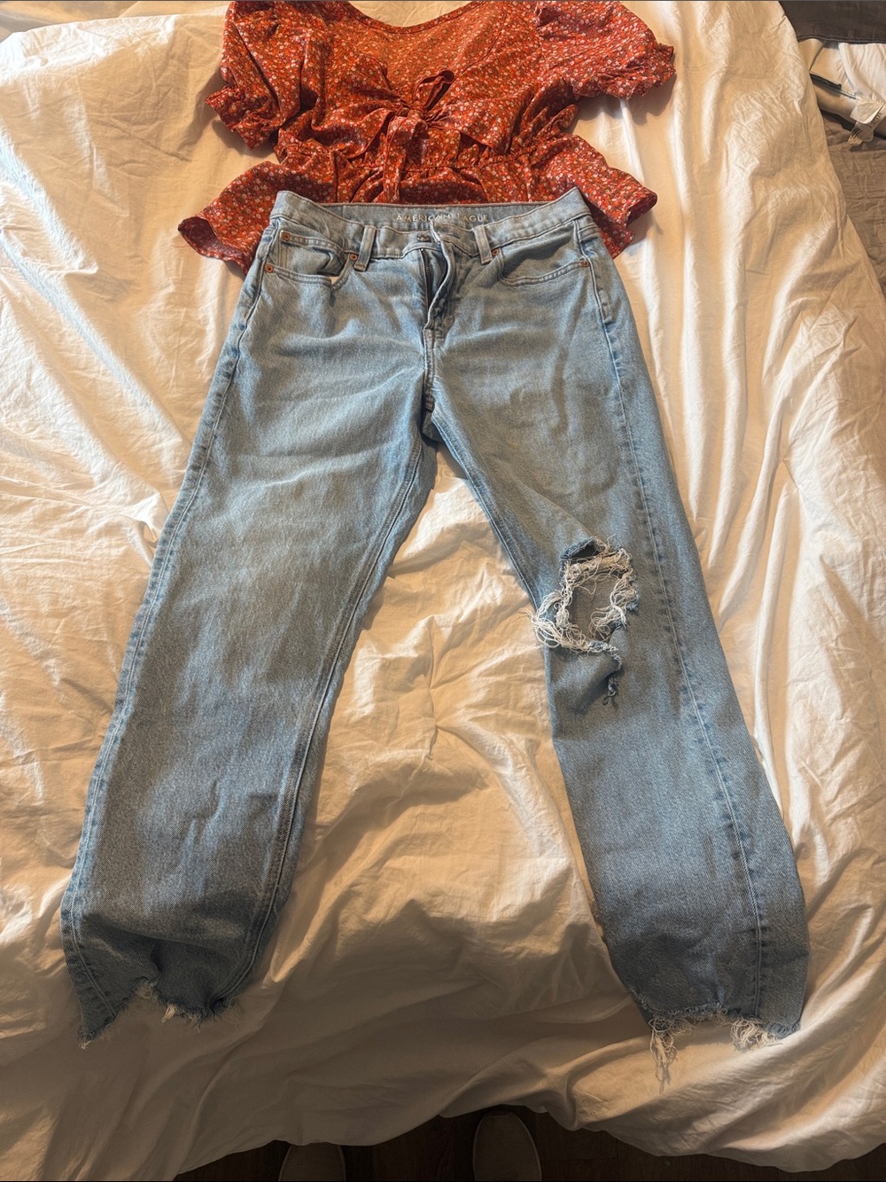 American Eagle Outfitters Light Blue Distressed Boyfriend Jeans plus orange shir